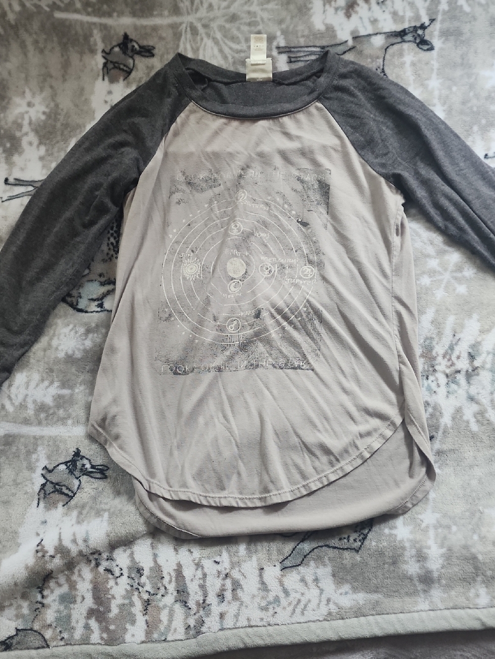 Daytrip Two-Tone Gray Raglan Graphic Long Sleeve Top
